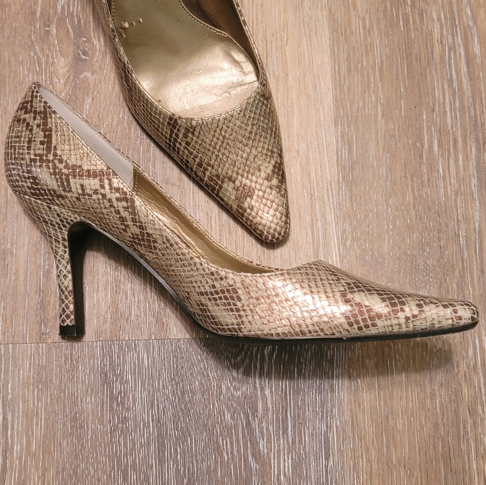 Alfani Cleveland Snakeskin Pumps